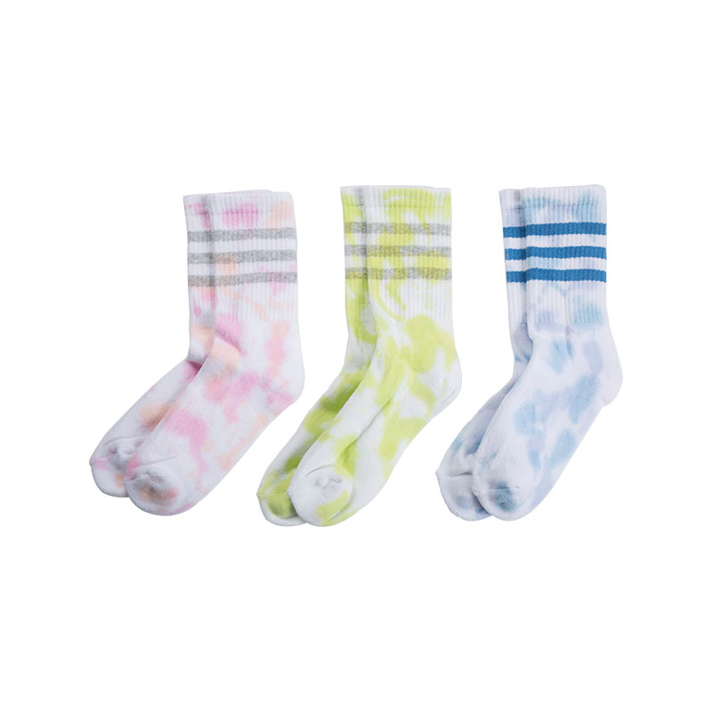 Tie-dyeing technology empowers fashionable socks and shows unique artistic charm