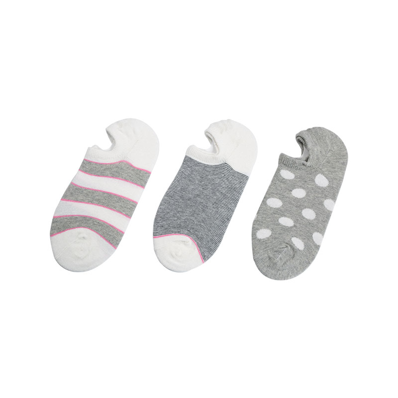 What are the design features of Trainer Snearker Socks?